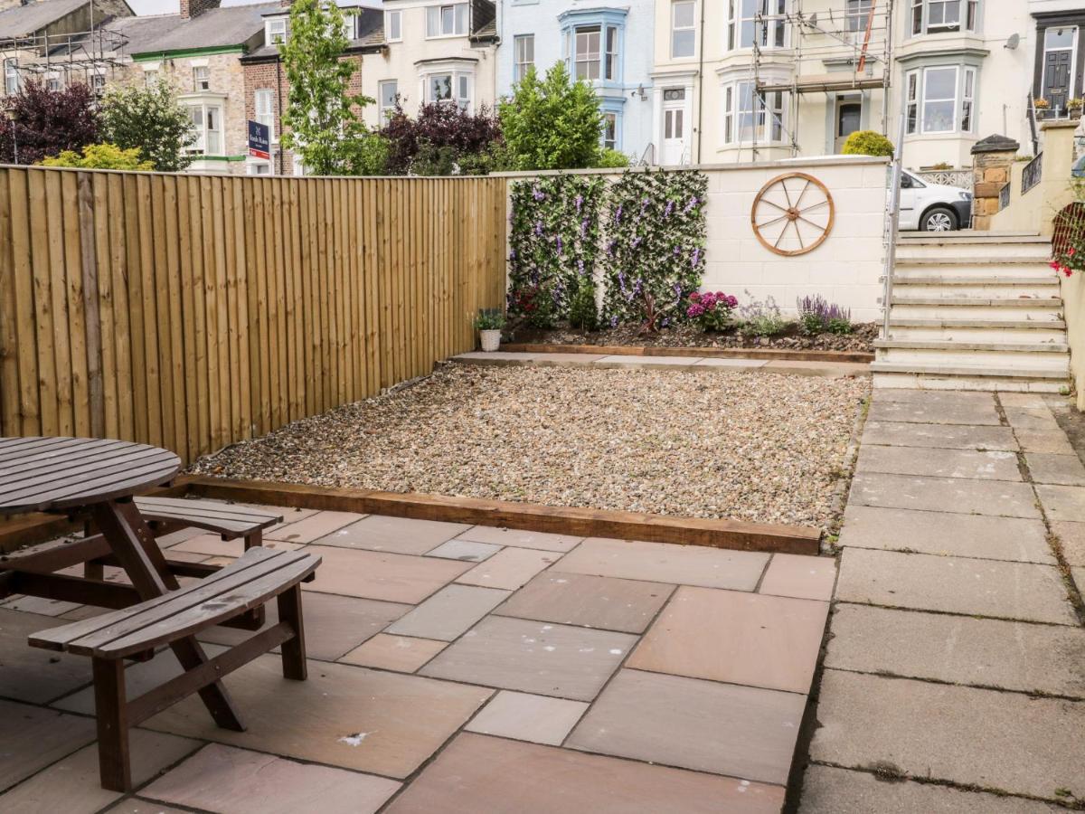 Harbour Hideaway Villa Whitby Exterior photo